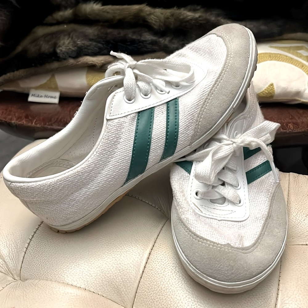 Moonstar Gym classic white & double green Striped Gym shoes Size 6M Women’s